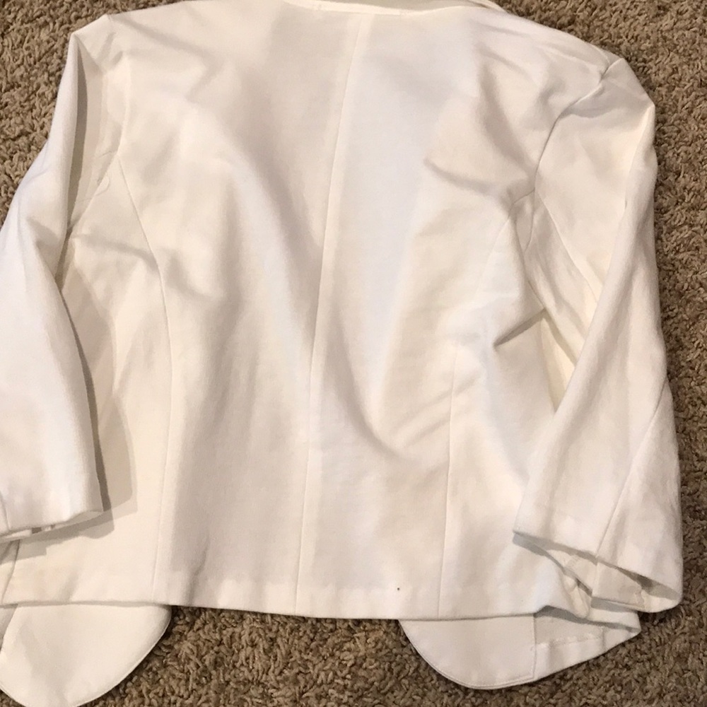 Blazer - Picture 3 of 4